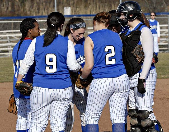Falcons Drop Doubleheader to Simmons College