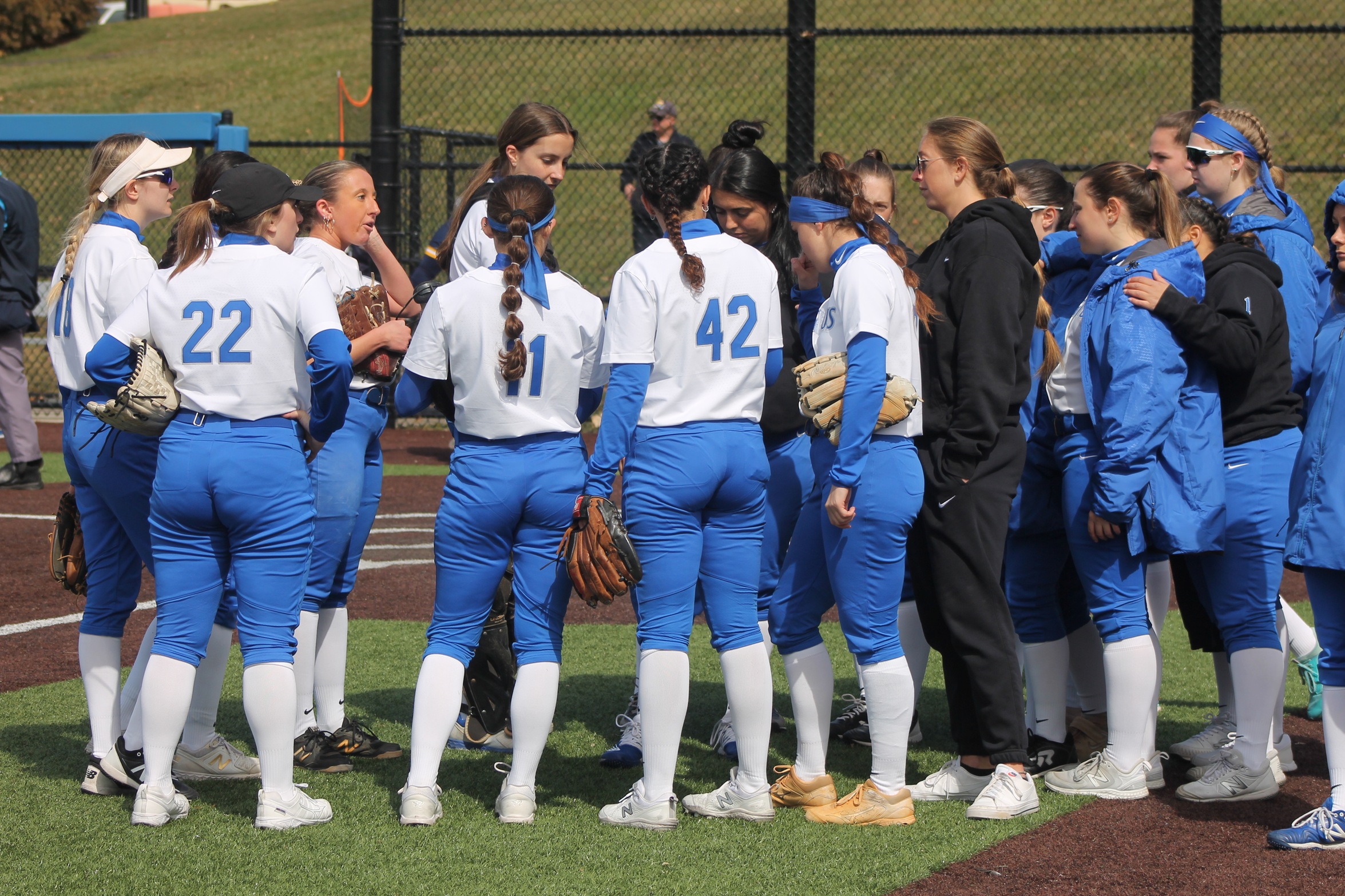Softball Suffers Doubleheader Sweep to Manhattanville
