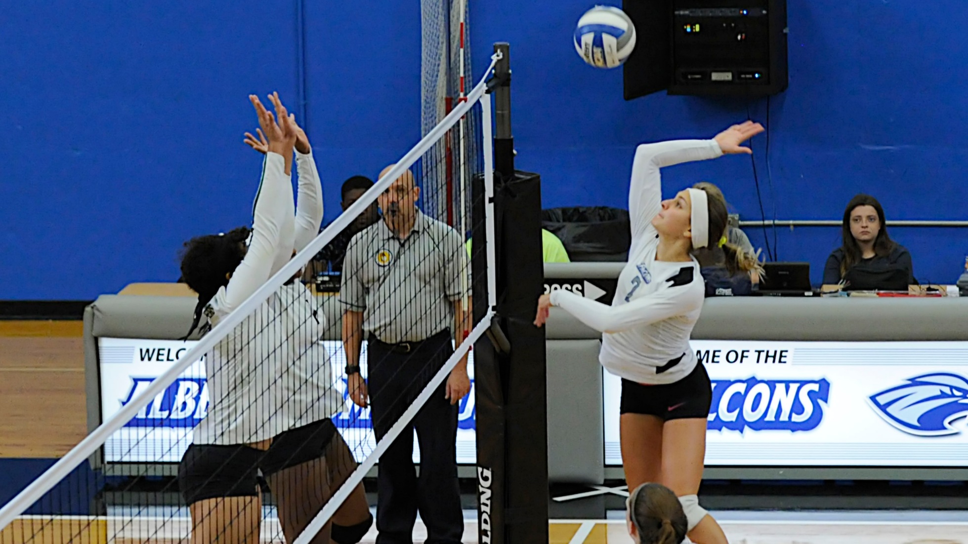 Women's Volleyball Completes Comeback to Defeat Mitchell in Five Sets
