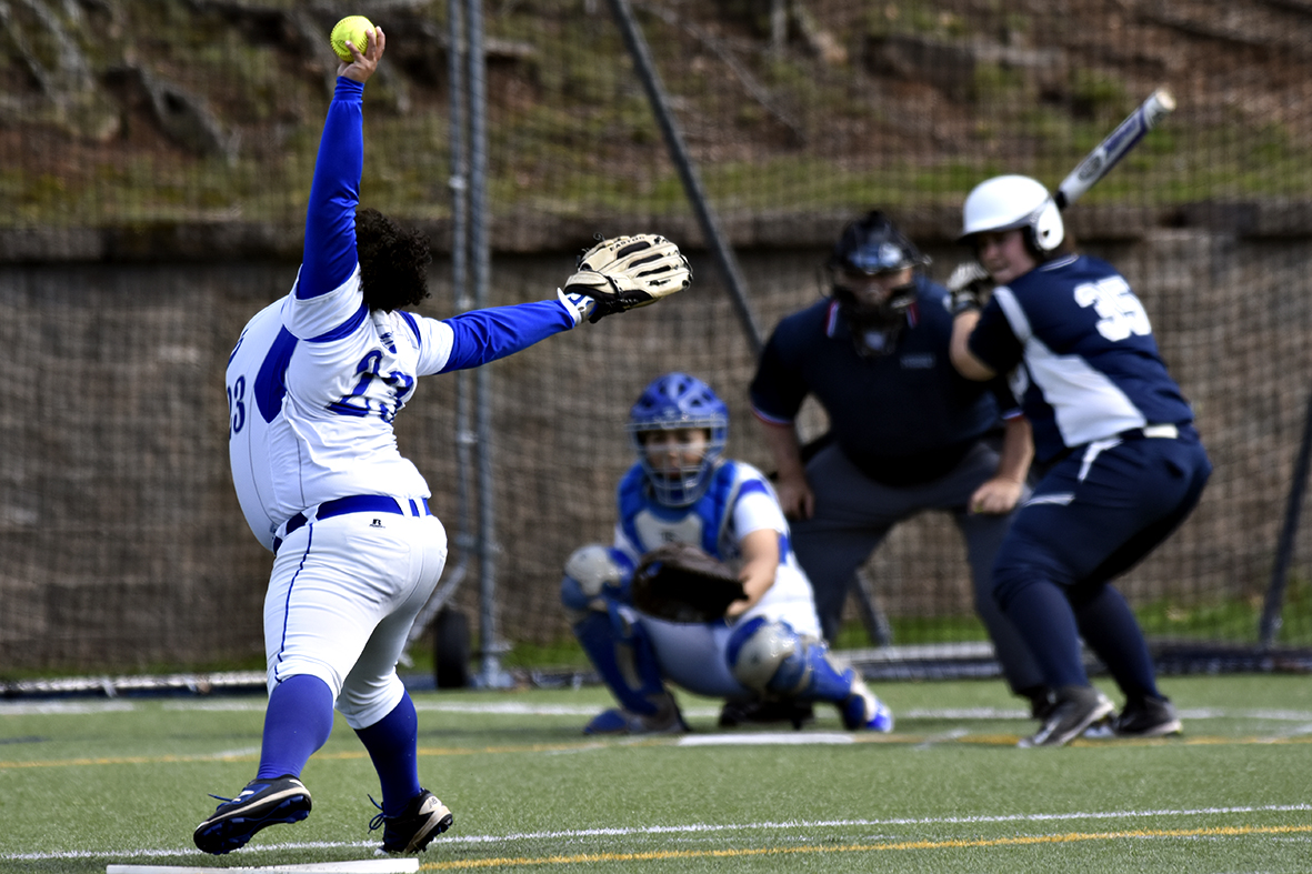 Softball Sweeps Rivier in GNAC Doubleheader
