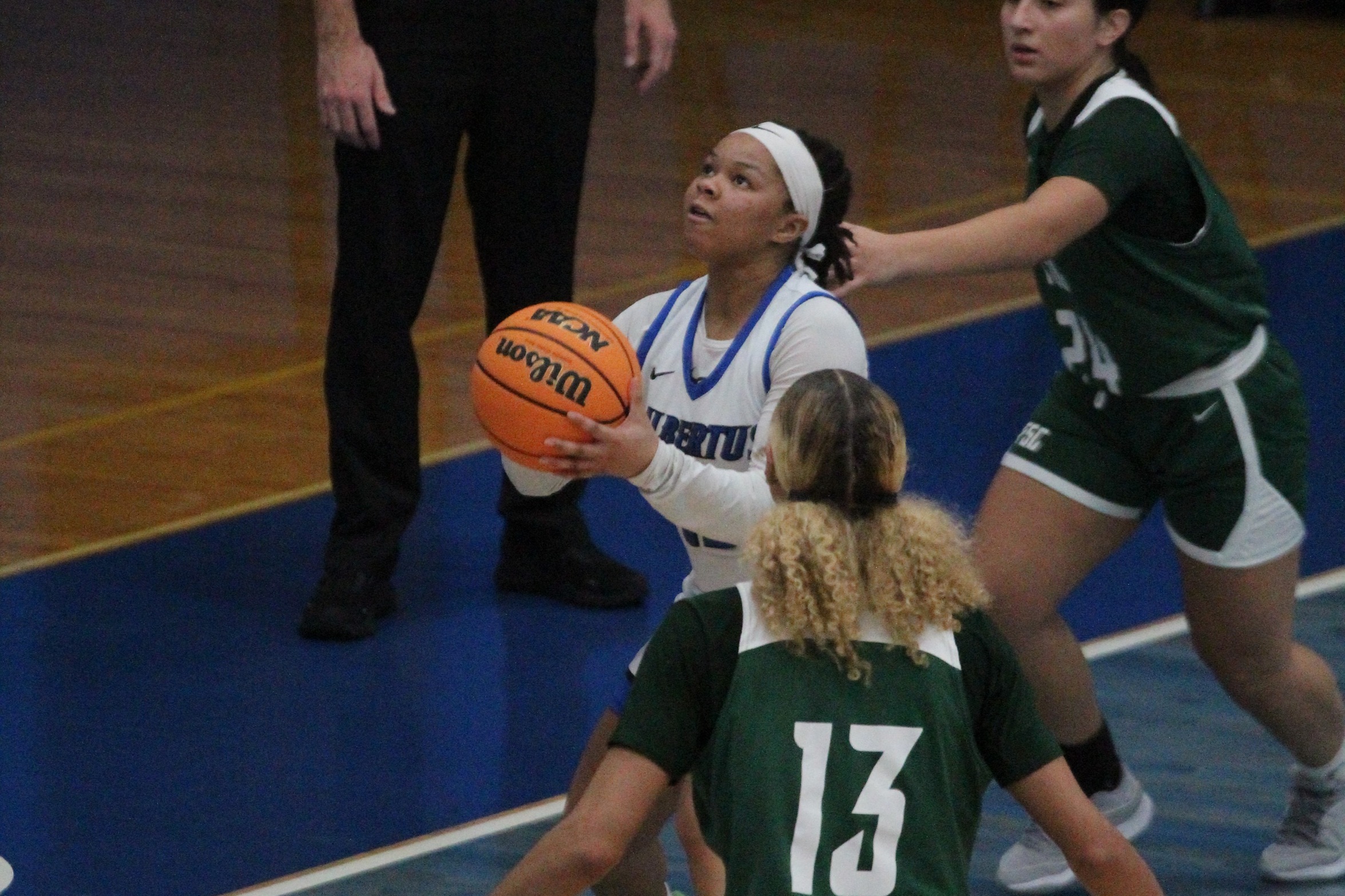 Women's Basketball Rallies From Early Deficit, Defeat Farmingdale State For Sixth Straight Win