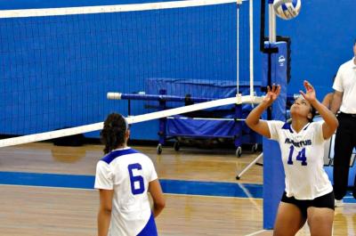 Women’s Volleyball Edged by Daniel Webster 3-1