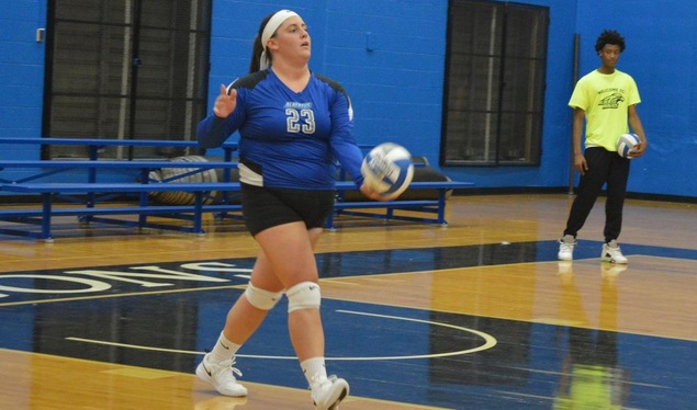 Women's Volleyball Drops a Pair of Matches to Lasell and Suffolk