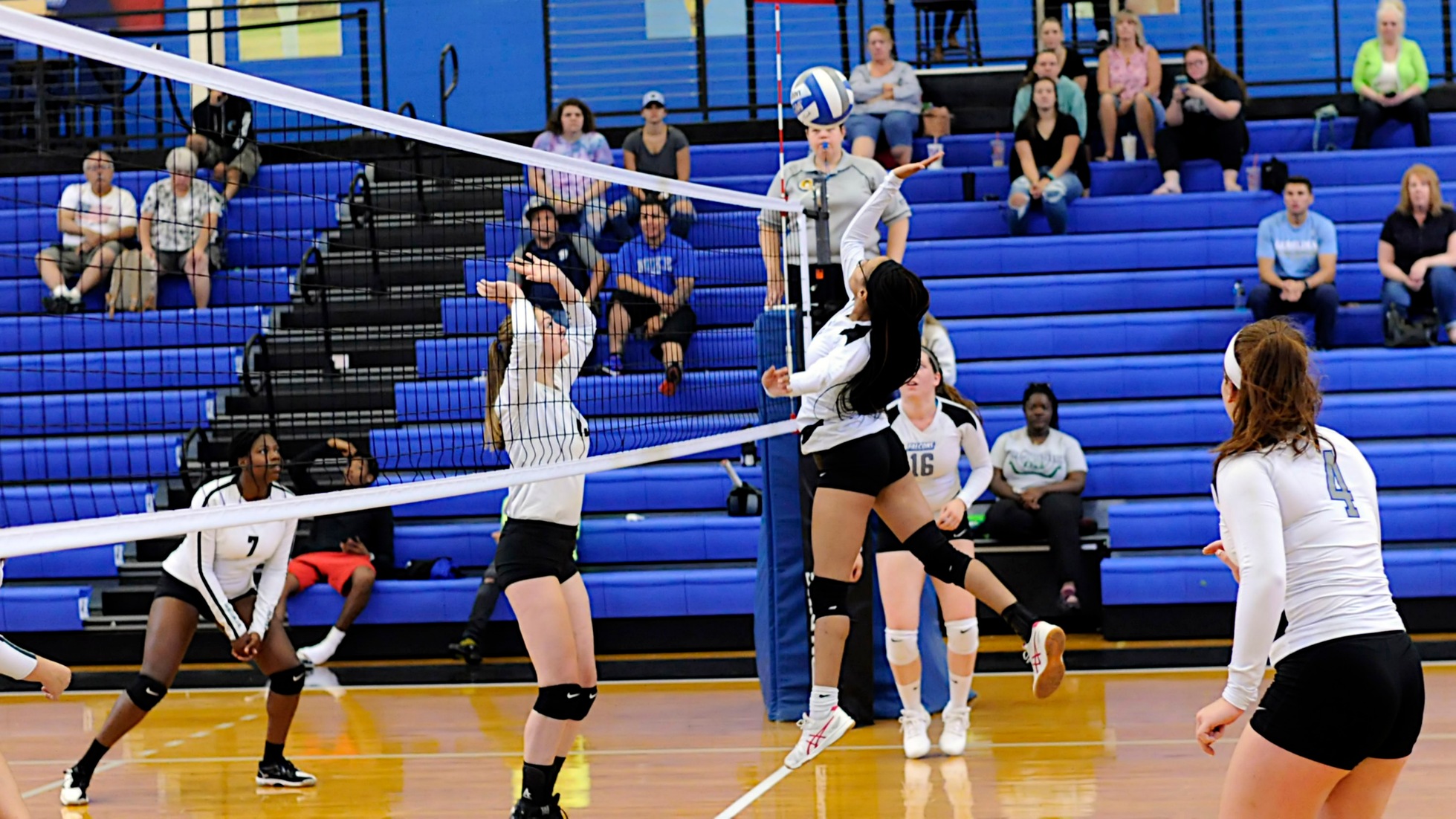 Women's Volleyball Defeats Purchase in Straight Sets, 3-0